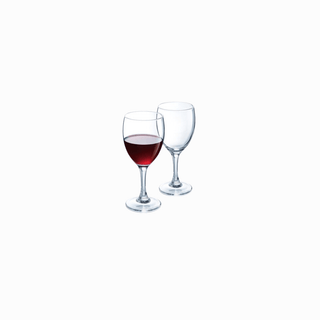 Taça de vinho Luminarc com vinho tinto servido.