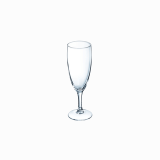 Taça Luminarc Elegance Flute com espumante servido.