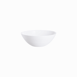 Saladeira Luminarc Harena 27cm com salada fresca sobre mesa posta.