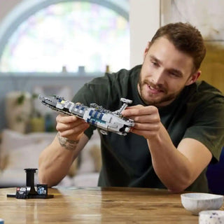 Invisible Hand LEGO Star Wars - Twisted Media 
