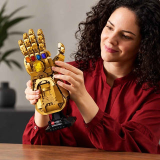 LEGO Marvel Manopla do Infinito 590 Peças - Twisted Media