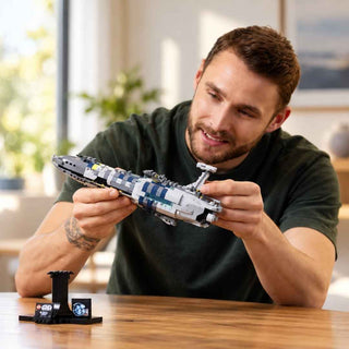 LEGO Star Wars Invisible Hand 557 Peças - Twisted Media 