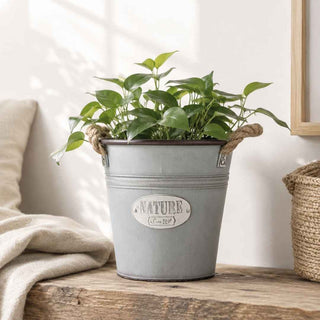 Plantador Redondo de Zinco com Corda BBQ – Estilo Rústico para Casa e Jardim - Twisted Media