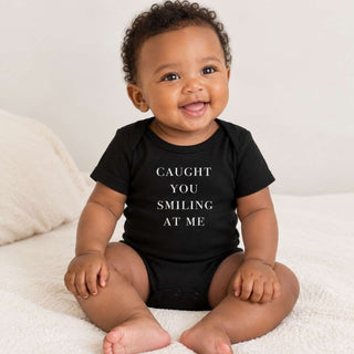 Body de bebé com estampa Caught You Smiling At Me - Twisted Media