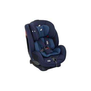Cadeirinha de carro JOIE Stages Navy instalada no banco traseiro com cinto de 5 pontos