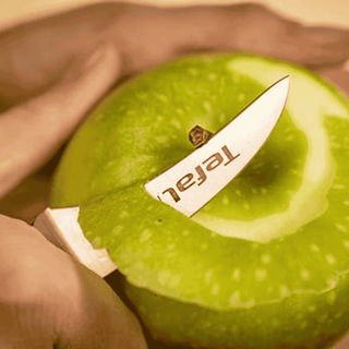 Faca de legumes curva Tefal Ice Force 7cm em close - Twisted Media