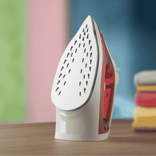 Ferro de engomar a vapor Philips DST2010/40 com base antiaderente disponível em Angola na Twisted Media