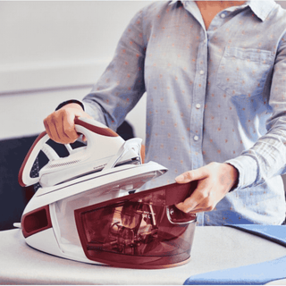 Ferro a vapor Tefal SV8012E0 roxo com 2800W, 120 g/min, 400 g/min boost e reservatório de 1.8L - Twisted Media