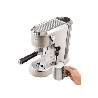 Máquina de Café Expresso Delonghi Bege My Latte Art com acabamento metálico - Twisted Media